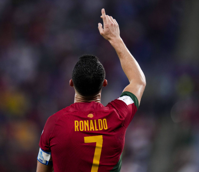 沙特联赛：C罗里程碑之夜，传奇再续引热议