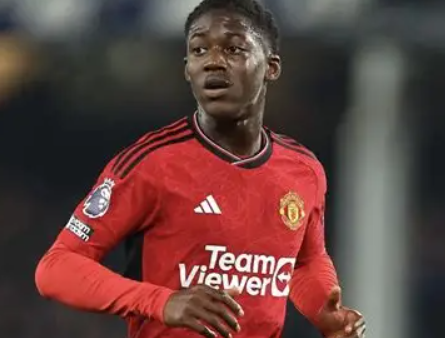 那不勒斯有意租借曼联年轻中场梅努，球员盼更多出场时间