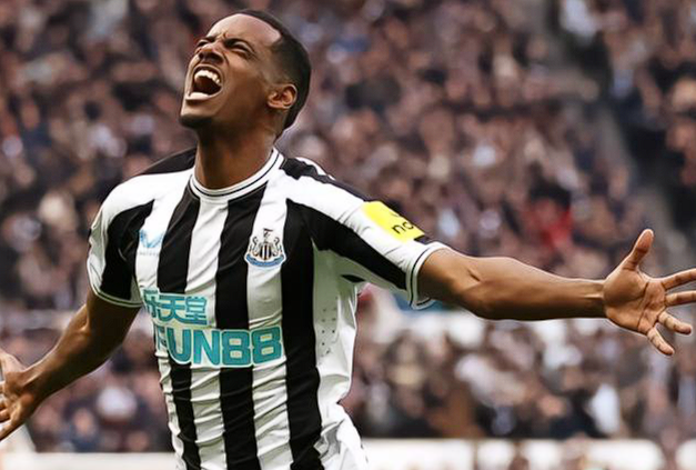 鲁尼论利物浦锋线：伊萨克状态欠佳，埃基蒂克或更占优