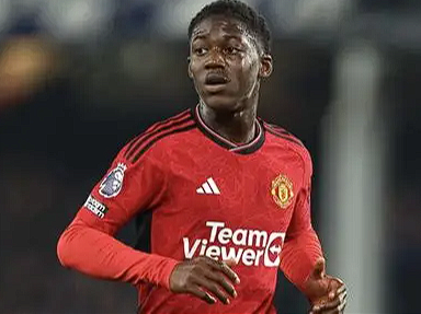 梅努:从冷板凳到核心,卡里克助力其强势崛起