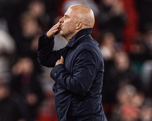 斯洛特应调整：莫让索博斯洛伊“错位”右后卫