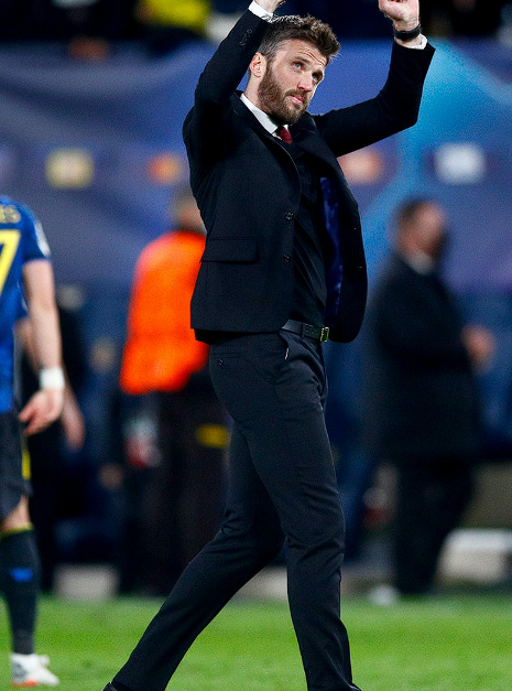 卡里克执教曼联：以同理心与细节调整重塑球队风貌